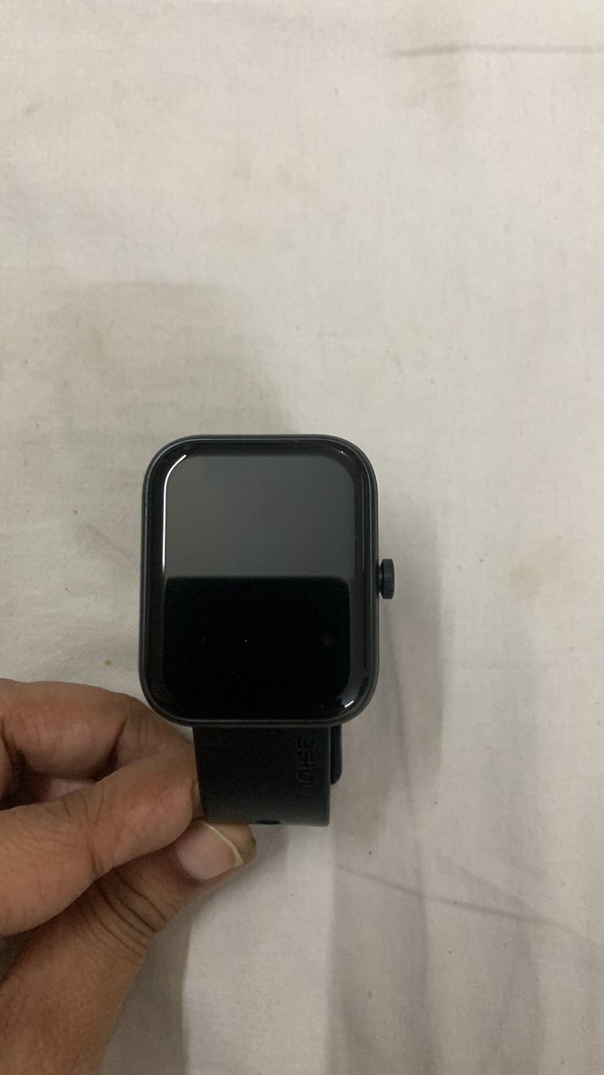 PoojaAg02's tweet photo. @gonoise 
The most fake and undelivering company , bought a watch which got inoperative in 2 days , service centre denies to accept the product , customer service cuts the call midway. https://t.co/UUOdyrxx5s