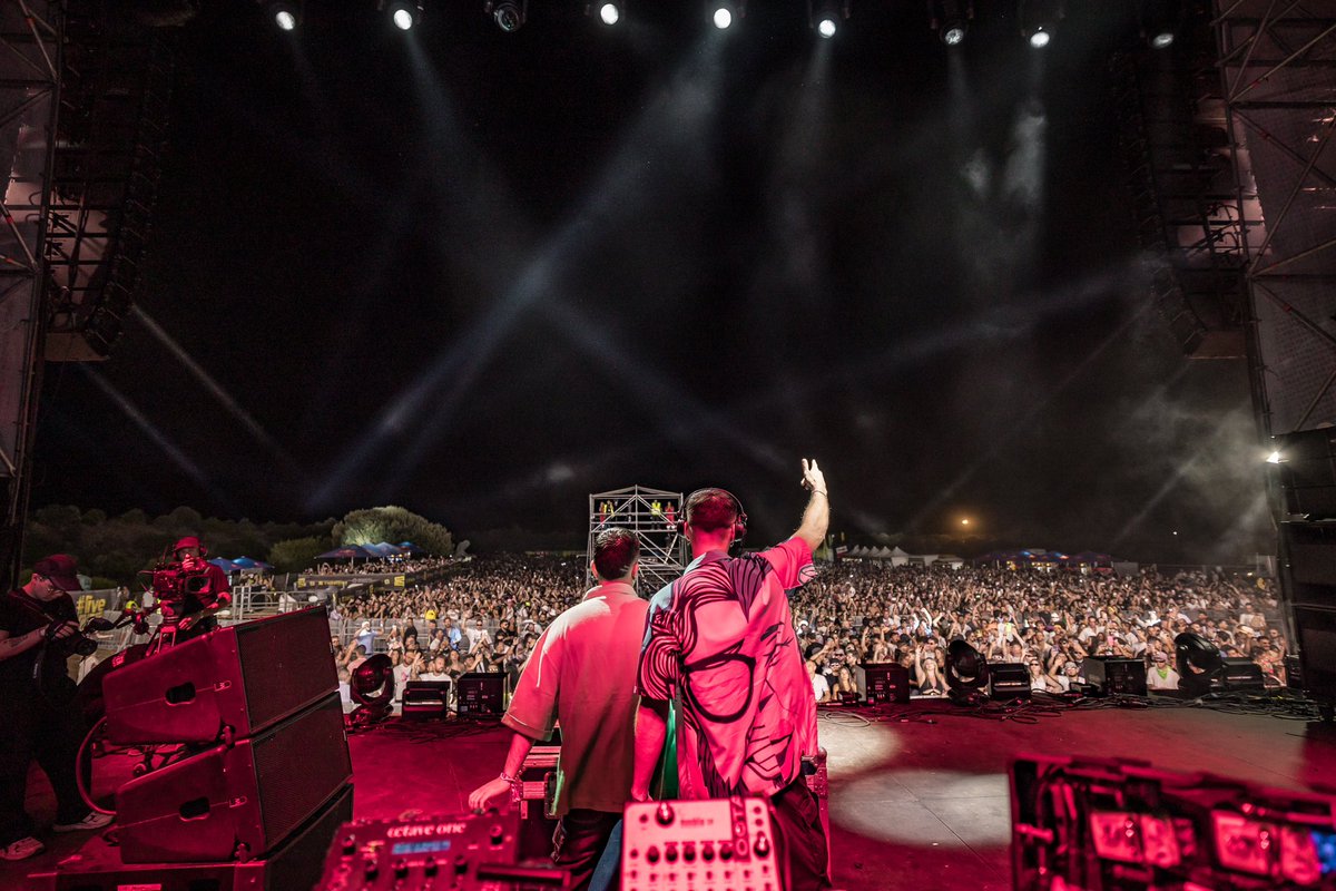 ItVltra's tweet image. It was really exciting to be able to express yourself in a crazy setting like the Temple of the Archaeological Park of Selinunte 🏛️ in front of friends, parents and YOU, the Sicilian public who always warm our hearts! ❤️
#VLTRA #ParcoArcheologicoDiSelinunte #Tempio #Sicily