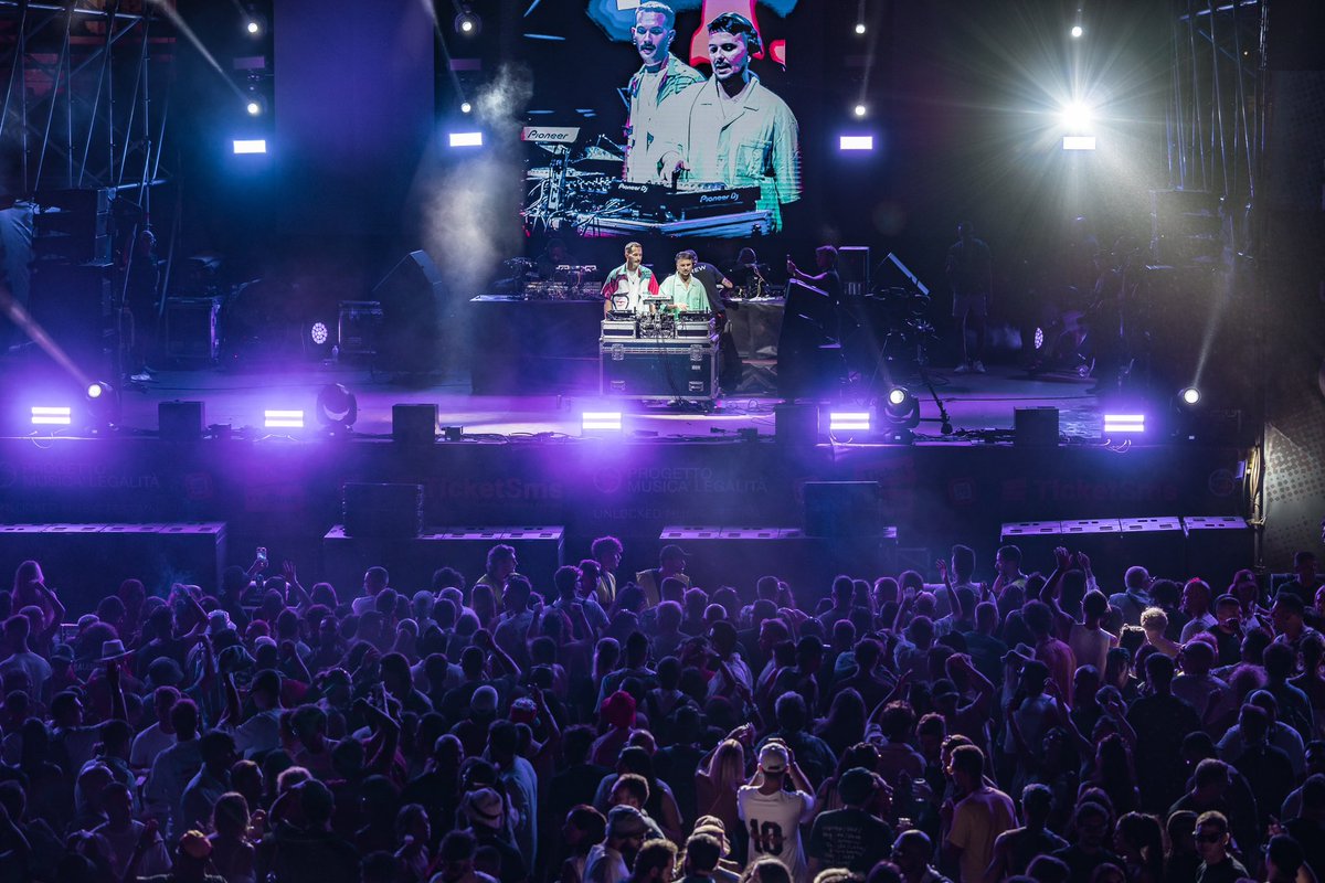 ItVltra's tweet image. It was really exciting to be able to express yourself in a crazy setting like the Temple of the Archaeological Park of Selinunte 🏛️ in front of friends, parents and YOU, the Sicilian public who always warm our hearts! ❤️
#VLTRA #ParcoArcheologicoDiSelinunte #Tempio #Sicily