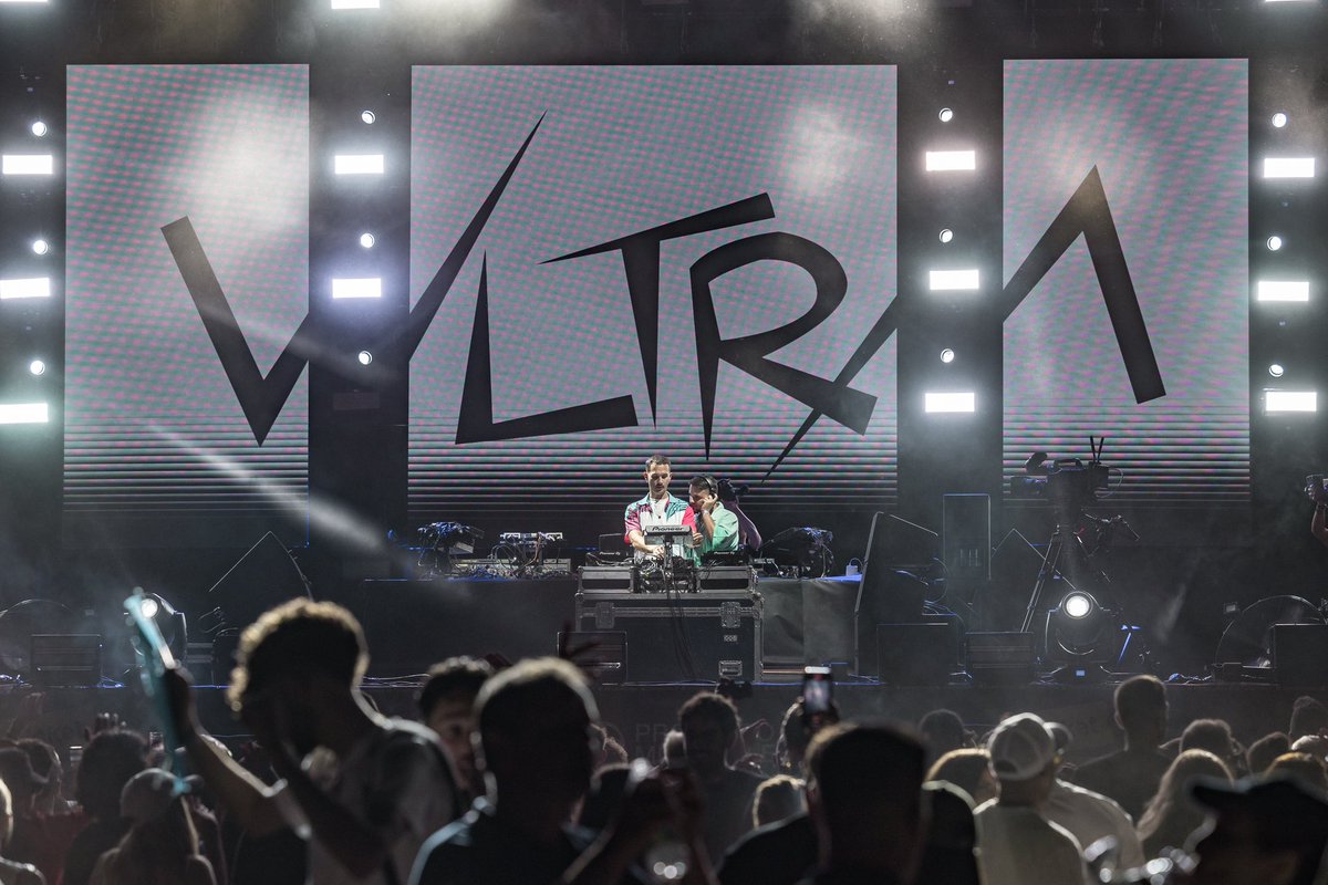 ItVltra's tweet image. It was really exciting to be able to express yourself in a crazy setting like the Temple of the Archaeological Park of Selinunte 🏛️ in front of friends, parents and YOU, the Sicilian public who always warm our hearts! ❤️
#VLTRA #ParcoArcheologicoDiSelinunte #Tempio #Sicily