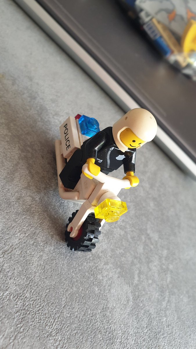 Fr_Pellegrin's tweet photo. @LEGO_Group Old school ! https://t.co/5iLAvFuQlL