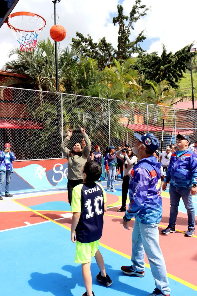 ✪✪Freddy☭ tweet media