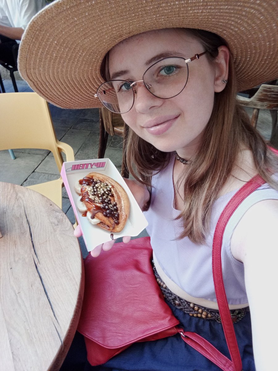 Погризана Ромашка що ліпить🌻 tweet media