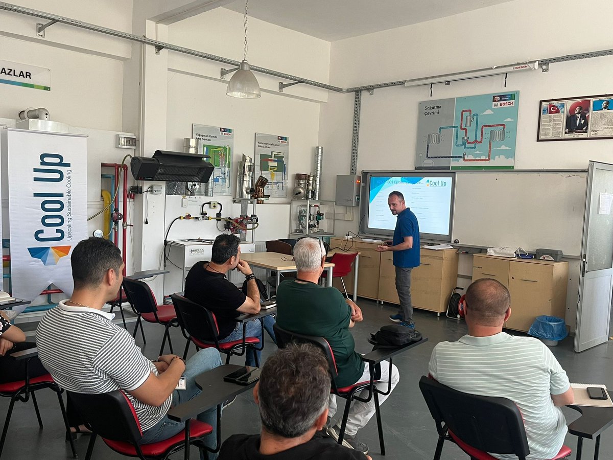 essiad's tweet photo. İzmir Konak Çınarlı Mesleki ve Teknik Anadolu Lisesi eğitim atölyelerinde düzenlenen ve ESSİAD Yönetim Kurulu Başkanı Can İŞBİLEN, ESSİAD Onursal Üyesi Fevzi BALKAN ve Okur Teknik Soğutma Ortaklarından Kıvanç ASLANTAŞ'ın eğitmen olarak yer aldığı programda https://t.co/hTqgtll52m