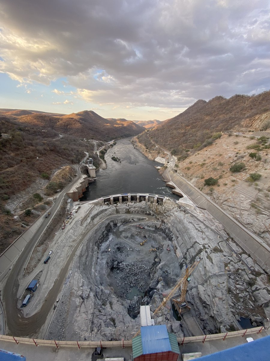 FranceZambie's tweet photo. 🇫🇷🇿🇲 French expertise at work! Our French Embassy attachés visited the very impressive Kariba Dam site, where French companies use their expertise to restore this vital power source providing 70% of Zambia's electricity. #RazelBec #Freyssinet #GEHydro #Hydrokarst #EPC https://t.co/gSQ7K7fAOm