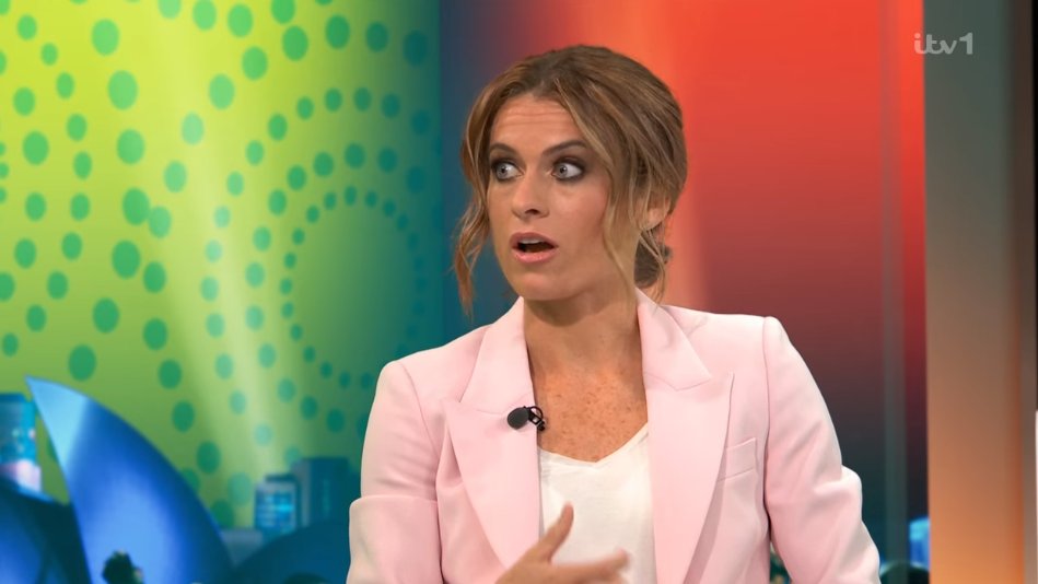 Foetbal247TBG's tweet image. Karen Carney: ''Top performance from Alessia Russo today. She was vital for England pressing from the front. Her hold-up play was phenomenal, she links up well.'' #ENGCOL #FIFAWWC