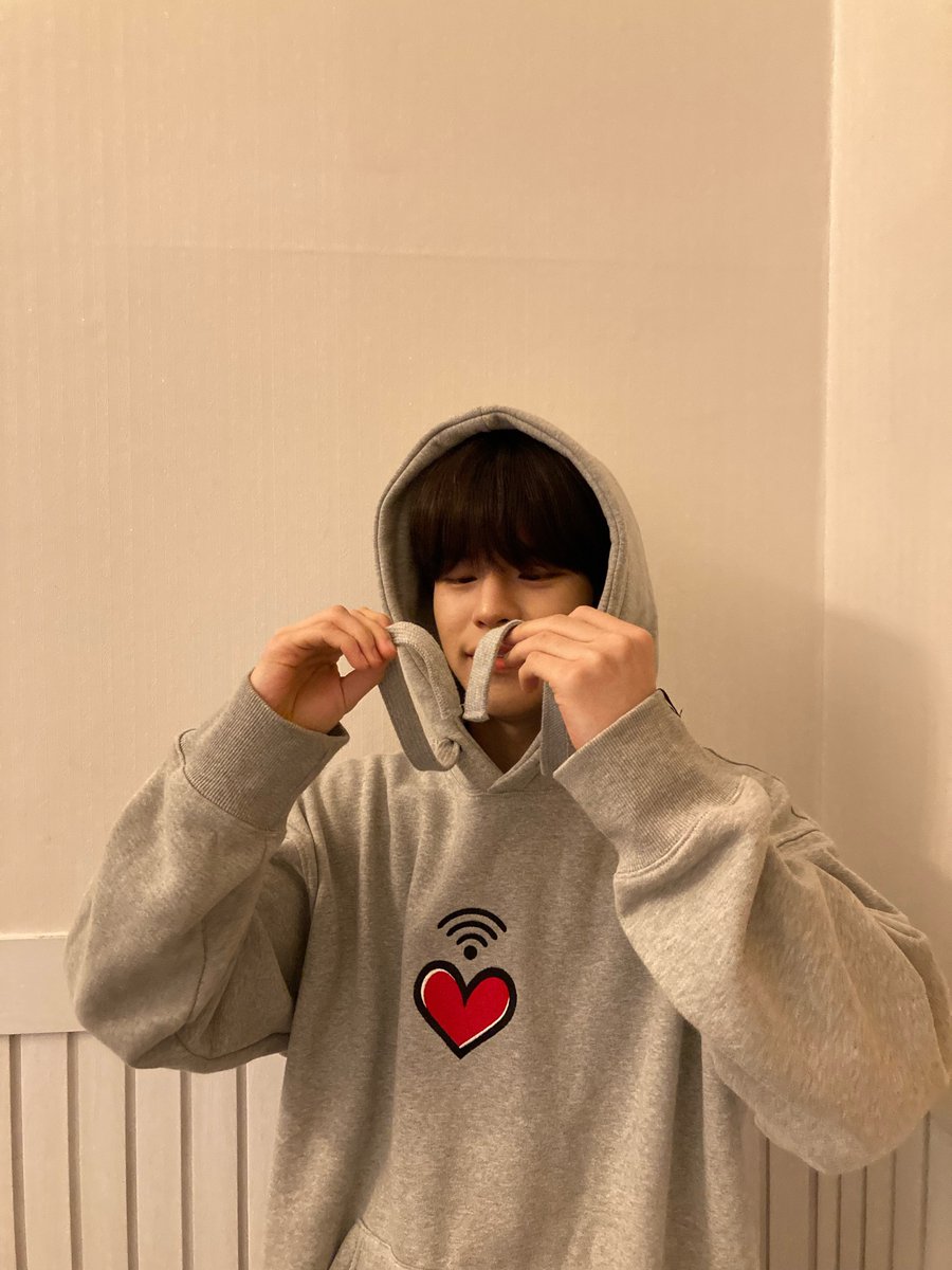 🤍 09:22pm seungmin o’clock (+1)
˚✧₊°⁎⁺༚༄ remember seungmin loves you and so do i ♡
bringing this back as a final post, always remember seungmin and i love you very much, and make sure to take care of yourself cause your health is most important!! 🥺🤍
