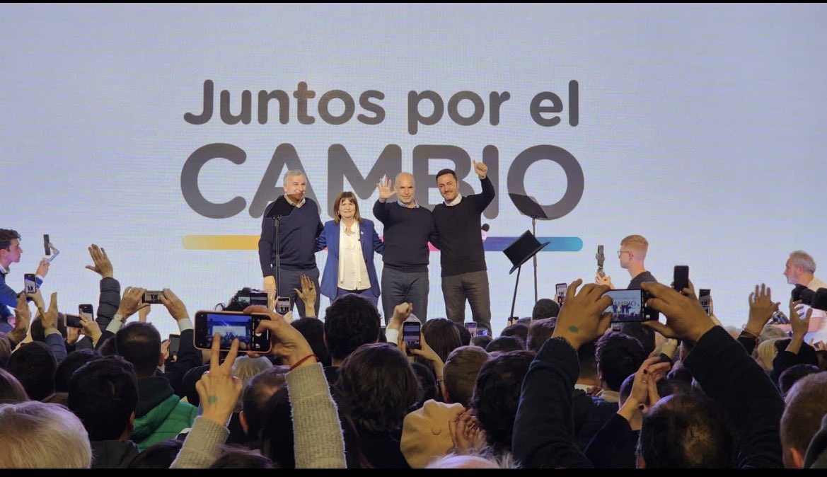 Felicitaciones a <a href="/PatoBullrich/">Patricia Bullrich</a> y a <a href="/luispetri/">Luis Petri</a>, la fórmula presidencial de <a href="/juntoscambioar/">JxC Juntos por el Cambio</a>. También a <a href="/horaciorlarreta/">Larreta</a> y <a href="/GerardoMorales/">Gerardo Morales</a> por su desempeño. Tenemos un gran desafío por delante, unidos redoblemos esfuerzos para ser la mejor alternativa que garantice progreso a los 🇦🇷