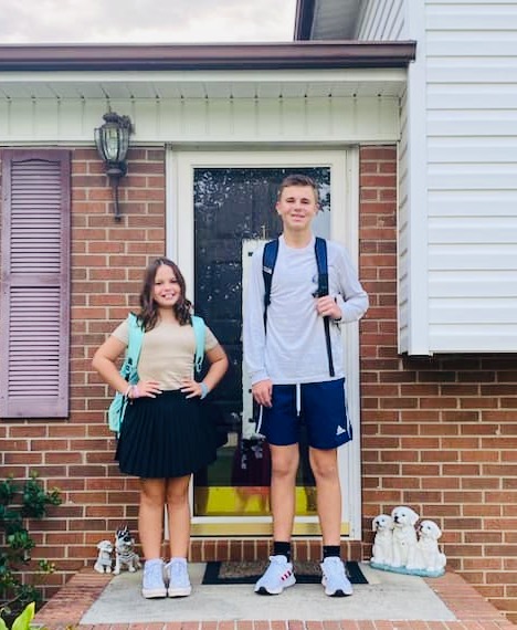 AmandaEcteach1's tweet image. Big milestones happening today! 6th &amp;amp; 12th grade.  #MAfirstday