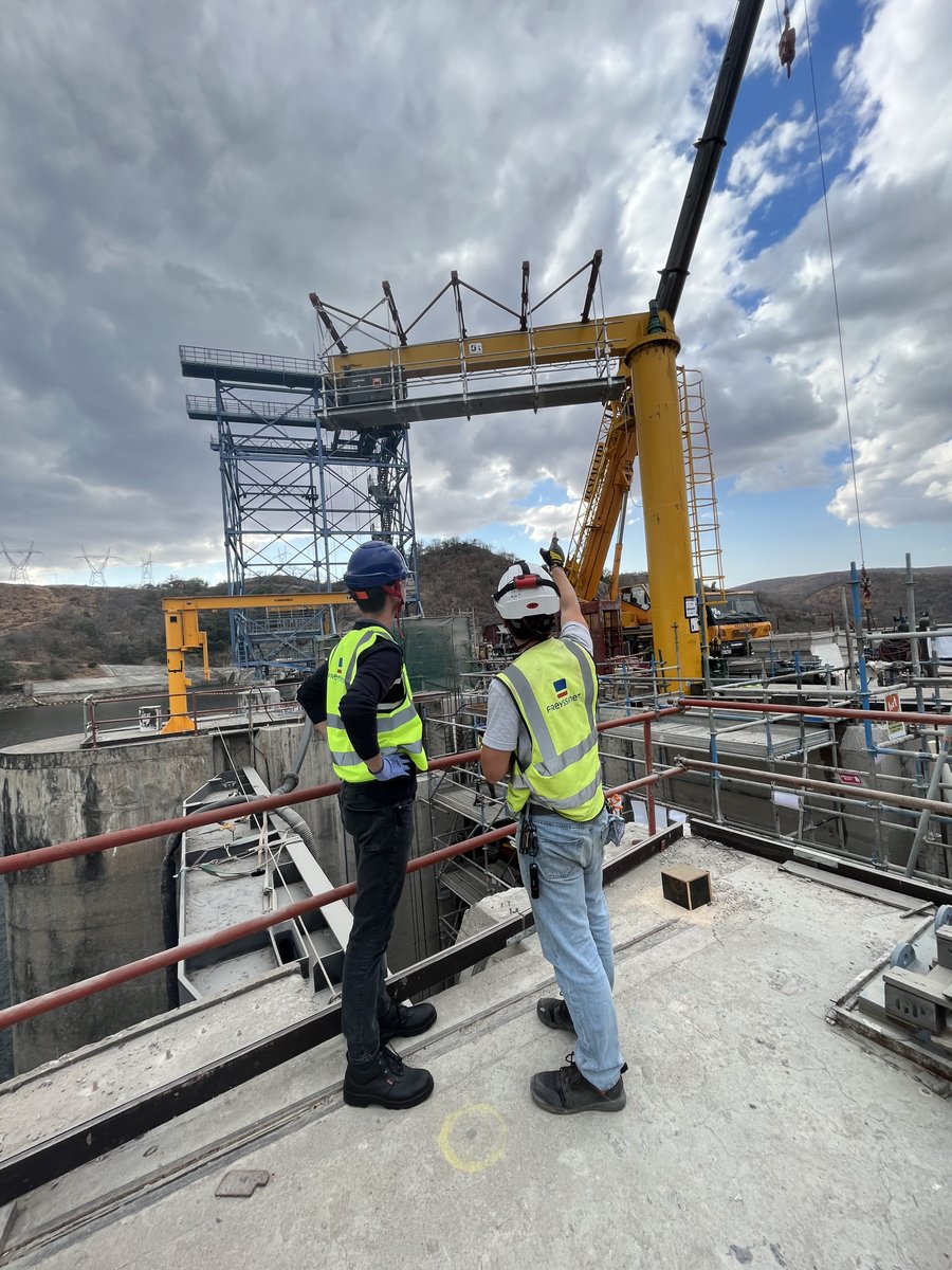 FranceZambie's tweet photo. 🇫🇷🇿🇲 French expertise at work! Our French Embassy attachés visited the very impressive Kariba Dam site, where French companies use their expertise to restore this vital power source providing 70% of Zambia's electricity. #RazelBec #Freyssinet #GEHydro #Hydrokarst #EPC https://t.co/gSQ7K7fAOm