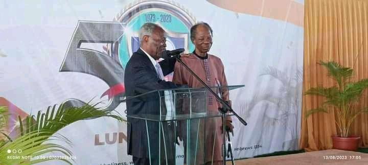 queenhadassah24's tweet photo. This is the man that led PASTOR W F KUMUYI to Christ in 1964, and mentored him till he was established in the faith. His name is Baba Dosumu.
What a living Hero 🔥
#DeeperLifeAt50 https://t.co/7flAhqNF21