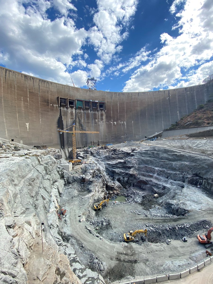 FranceZambie's tweet photo. 🇫🇷🇿🇲 French expertise at work! Our French Embassy attachés visited the very impressive Kariba Dam site, where French companies use their expertise to restore this vital power source providing 70% of Zambia's electricity. #RazelBec #Freyssinet #GEHydro #Hydrokarst #EPC https://t.co/gSQ7K7fAOm