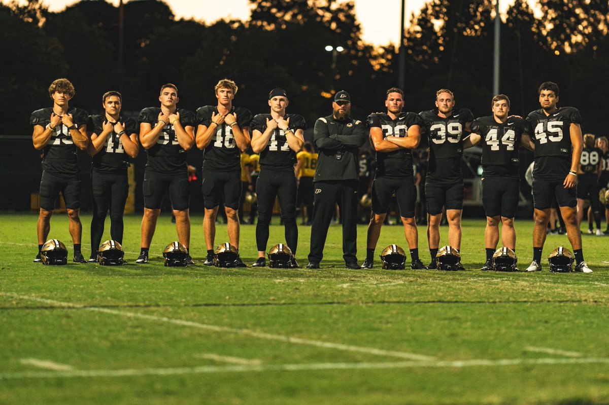 Monday Motivation‼️
<a href="/BoilerFootball/">Purdue Football</a> Special Teams mindset this week, all 4 phases:

Embrace the grind✅
Chase unattainable perfection✅
Be a true craftsman✅
Be that One Degree Difference✅
Delayed gratification mindset✅

Miles to go, but this group is on THEIR journey!