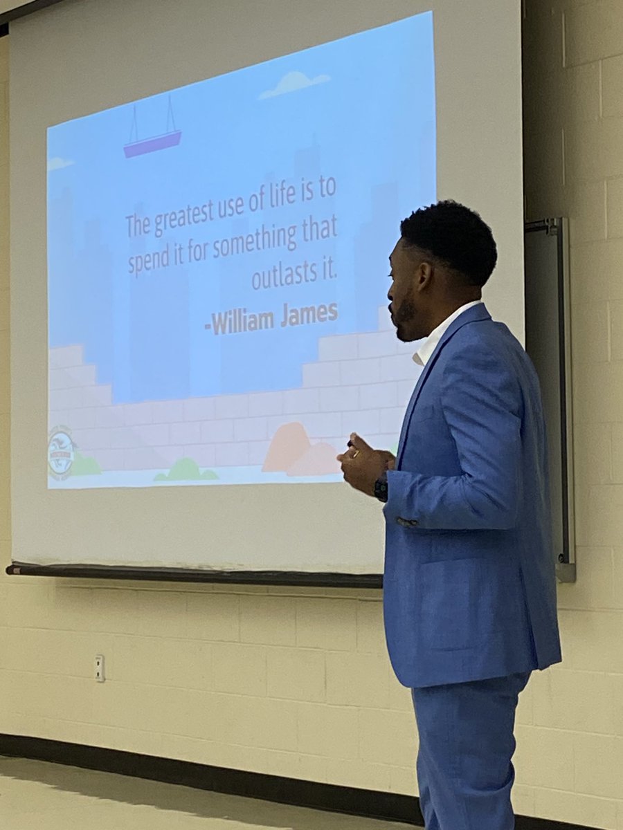 SouthCountyMS's tweet photo. Starting the day with an introduction and inspiration from @justinpsimmons our new principal! #buildingtogether https://t.co/C8MIVApnYz