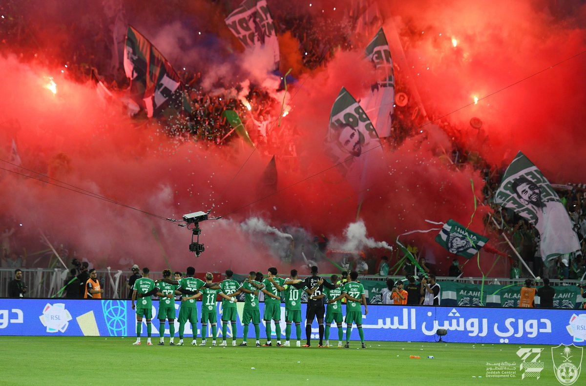 AbdullahAB000's tweet photo. الأهلي هو أقل الاندية صرفًا في شراء العقود .. وفي الرواتب .. وفي حجم النجومية للاعبين .. والأقل في سد احتياجاته مقارنة بباقي أندية الصندوق ..

ورغم كل ذلك .. هو أكثر نادي تتأخر مفاوضاته بسبب المبالغ المالية رغم انه لايملك أي لاعب من فئة A كباقي الاندية .. 
الا يستحق جمهور الأهلي صفقة كبيرة كغيره وهو الذي كان سببًا في حديث العالم بأكمله عن الدوري السعودي وبرغبة لاعبين كبار بالإنضمام الى الدوري بشهادة وحديث مايكل ايميليانو مدير كرة القدم في الرابطة بعد الجولة الاولى ؟
#الاهلي