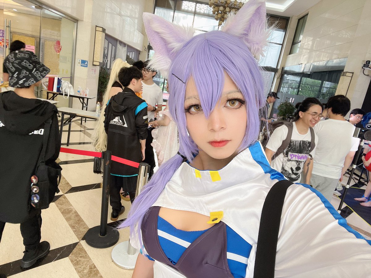 大尾巴狼（但是没有尾巴）
普罗旺斯泳装ver