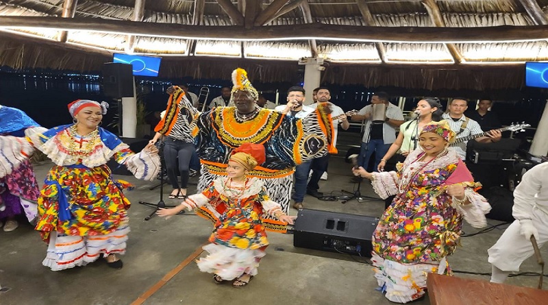 Rinden homenaje a patrimonios culturales de El Callao

#ElTipoEsMaduro

vtv.gob.ve/rinden-homenaj…