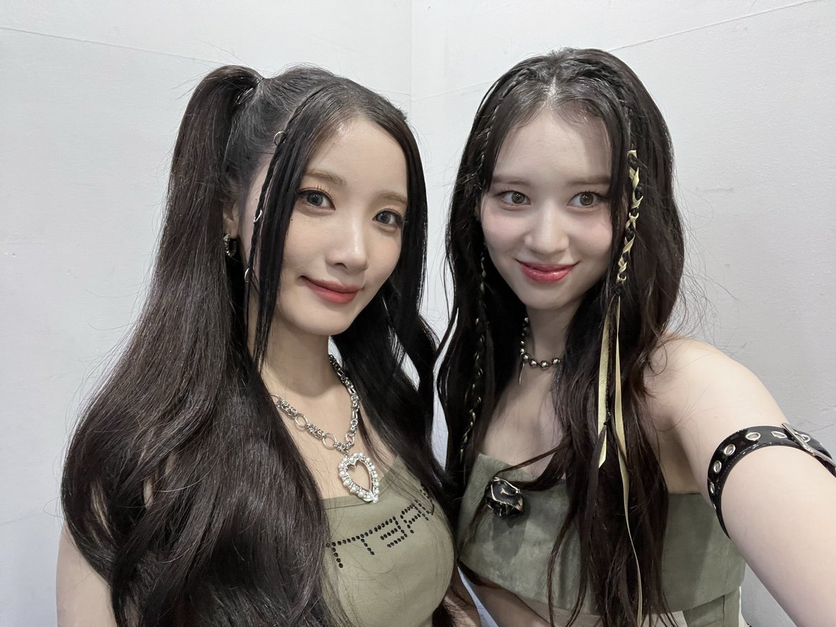 purplekissloops's tweet photo. yuki with weki meki’s elly https://t.co/nq3dgLQSgy