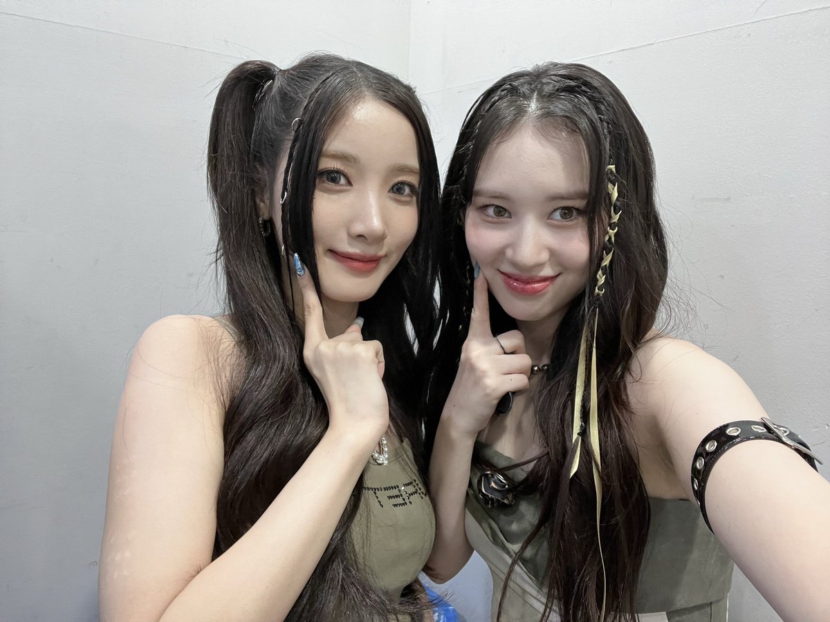 purplekissloops's tweet photo. yuki with weki meki’s elly https://t.co/nq3dgLQSgy