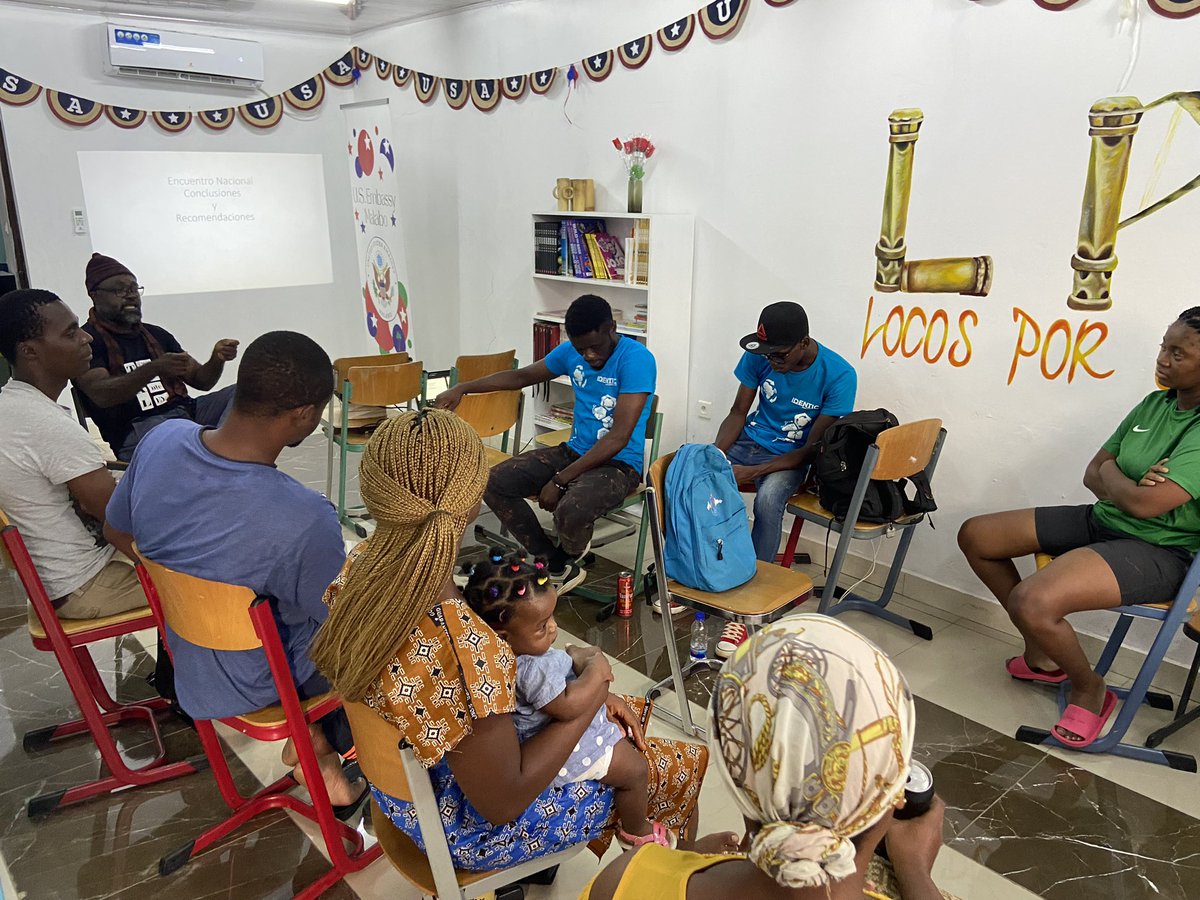 Esa larga tradición nuestra de “sentar y gestar” ideas… 
Nuestra peculiar manera de “Sembrar Esperanza” <a href="/Locosporcultura/">Locos por Cultura</a>