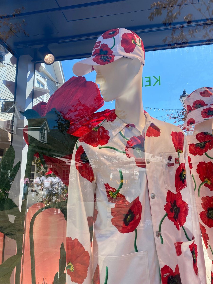 luga_baruga's tweet image. Pretty vinyl installation for @kenzo
Strong brand ID made simple!    

#VinylInstallation #Kenzo #BrandIdentity #InteriorDesign #GraphicDesign #CreativeInstallation #VisualMerchandising #RetailDisplay #StoreDesign #DesignInspiration #Bicester