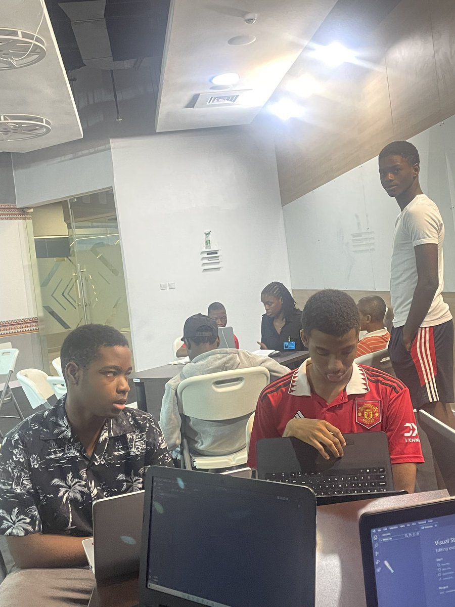 kidsthatcodeNG's tweet image. This is Day 4! 🚀
The kids are coding and having fun. 
#kidsthatcode