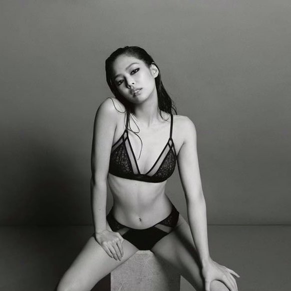 PopBase's tweet photo. Jennie looks immaculate for Calvin Klein. https://t.co/6jSI6udkh2