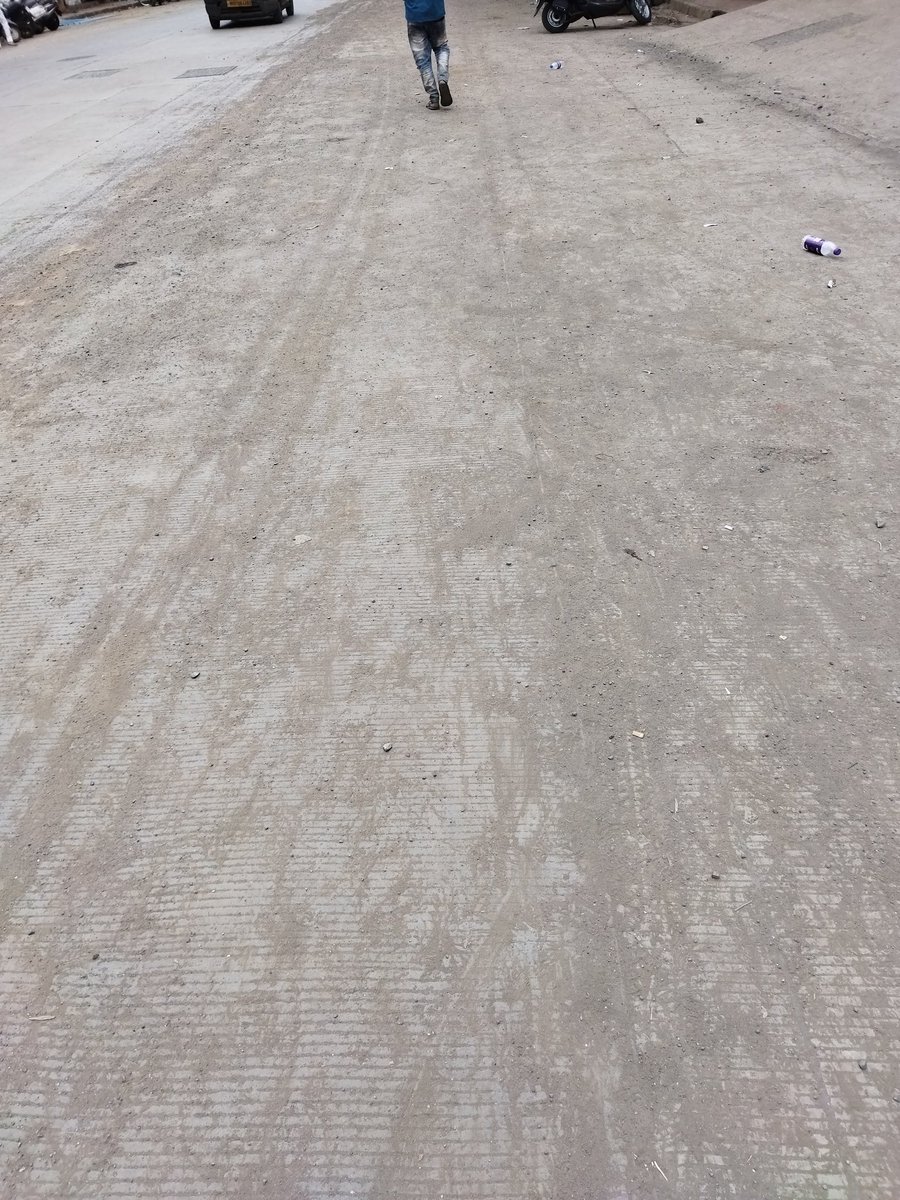 Sanket1553's tweet photo. @mybmcWardE @Aslam_Merchantt @Aslam_Merchantt @BankiMistry Kindly clear the mud on Maulana Azad Road caused by RMC vehicles and charge heavy fine for construction contractors for the same as it can lead to serious road accidents and cause respiratory disease for the  Citizens. https://t.co/s1mGPSoqLU