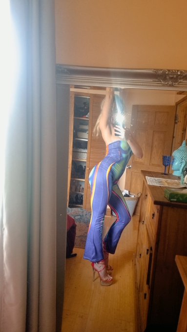 Rainbow chic with a touch of red #Mondayvibes https://t.co/Qaw9brJjAZ<a href="/tag/mondayvibes"class="tags">#Mondayvibes</a>