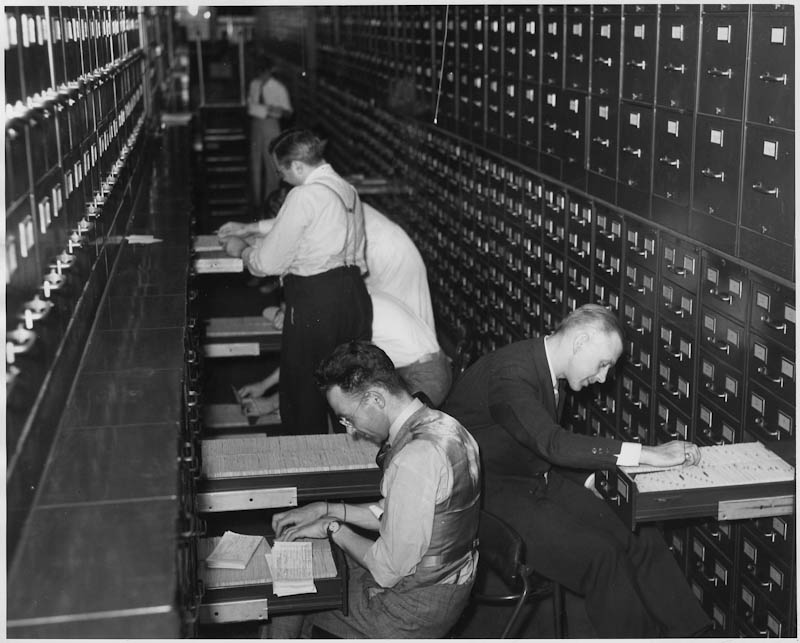 #OTD 1935: #SocialSecurityAct
🧵👇
Filing applications
SSA's early accounting operations ca 1936
The issuing of #SocialSecurityNumbers & the creation of earnings records on all Americans covered by #SocialSecurity was the largest bookkeeping operation in the history of the world.