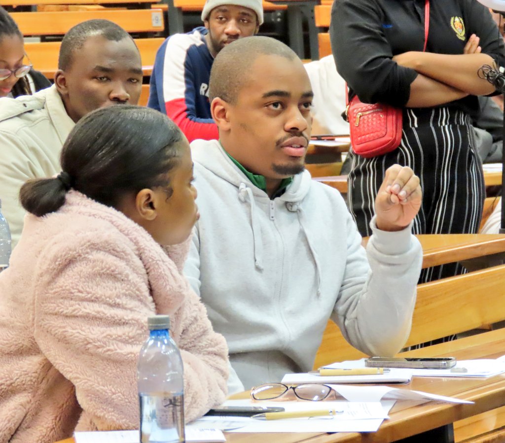 FES_SouthAfrica's tweet image. Democracy is not just about voting. It is also about citizen engagement and participation between election cycles.

 Democracy is everyday practice!
@UP_SRC @YouthLabZA
@rivonia_circle

#DemocracySchool  #Youthagency #Internationalyouthday