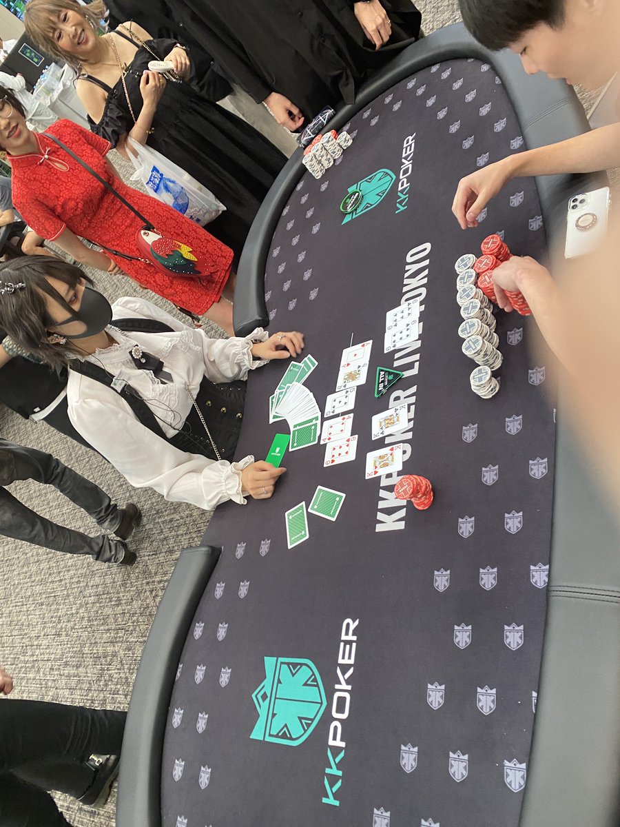 ri___poker's tweet image. また3位、😢😢
一時ドチップリなるも、ハイポケ2回割られ3位敗退、、
途中自分もいっぱいラッキーしたので仕方ない。。
QQ〈 1010
KK 〈　66

また次回がんばります！
#MonsterStack