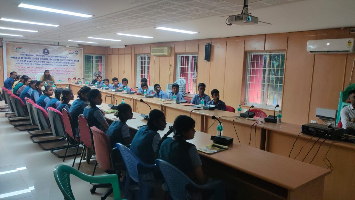 GstSalem's tweet photo. Today SalemGST Commte conducted AKAM event on the theme  ‘Health &amp; Wellness, Women &amp; Children' was  presided over by Shri. K. Ramakrishnan, Commr and  Smt. I.P. Deepti, JC with Students of Bala Bharathi Hr Sec School, Salem &amp; guest-lecture by Dr. Pramya , MD-Women care splst. https://t.co/FxHoj8DWuS