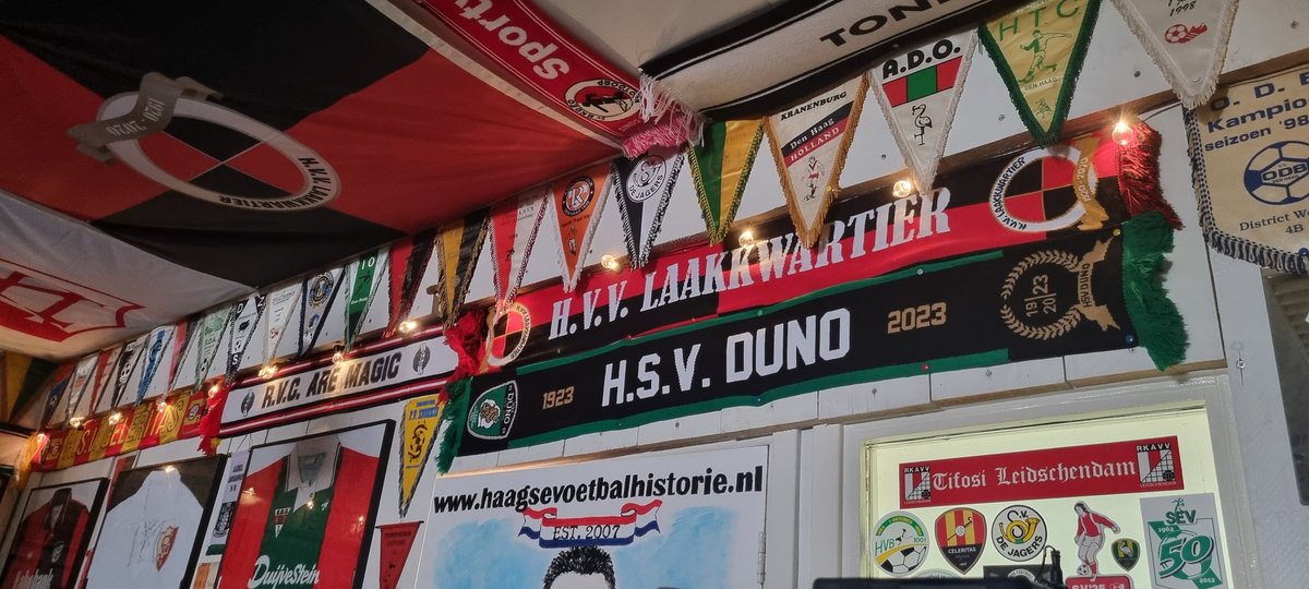 HVH_Twit's tweet image. Afgelopen zaterdag op het geweldige I.M. Cees IJspelder Toernooi van @HsvDuno sponsorde @Henkruijl deze prachtige jubileumsjaal van zijn "cluppie" voor ons museum. Kijk, daar hebben we nog wel ruimte voor 💪🏻#thnx 💚🖤