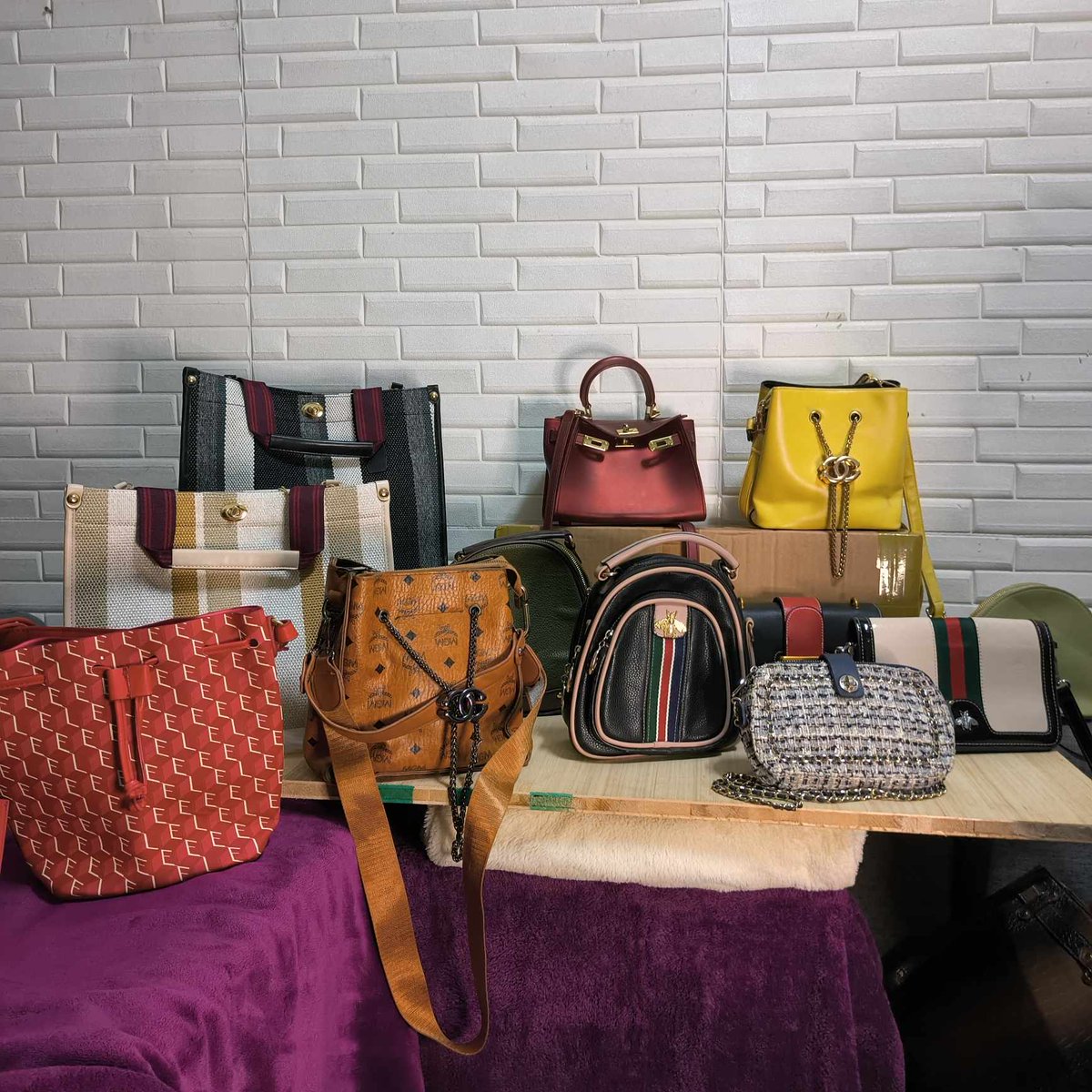Semp_KShop's tweet photo. Shopee Live: Preloved / Fashion Bags PAMIGAY SALE. Watch Kavoguera Precious Finds's live now: https://t.co/mWZwu8DxLB https://t.co/rQz1SQgmZt