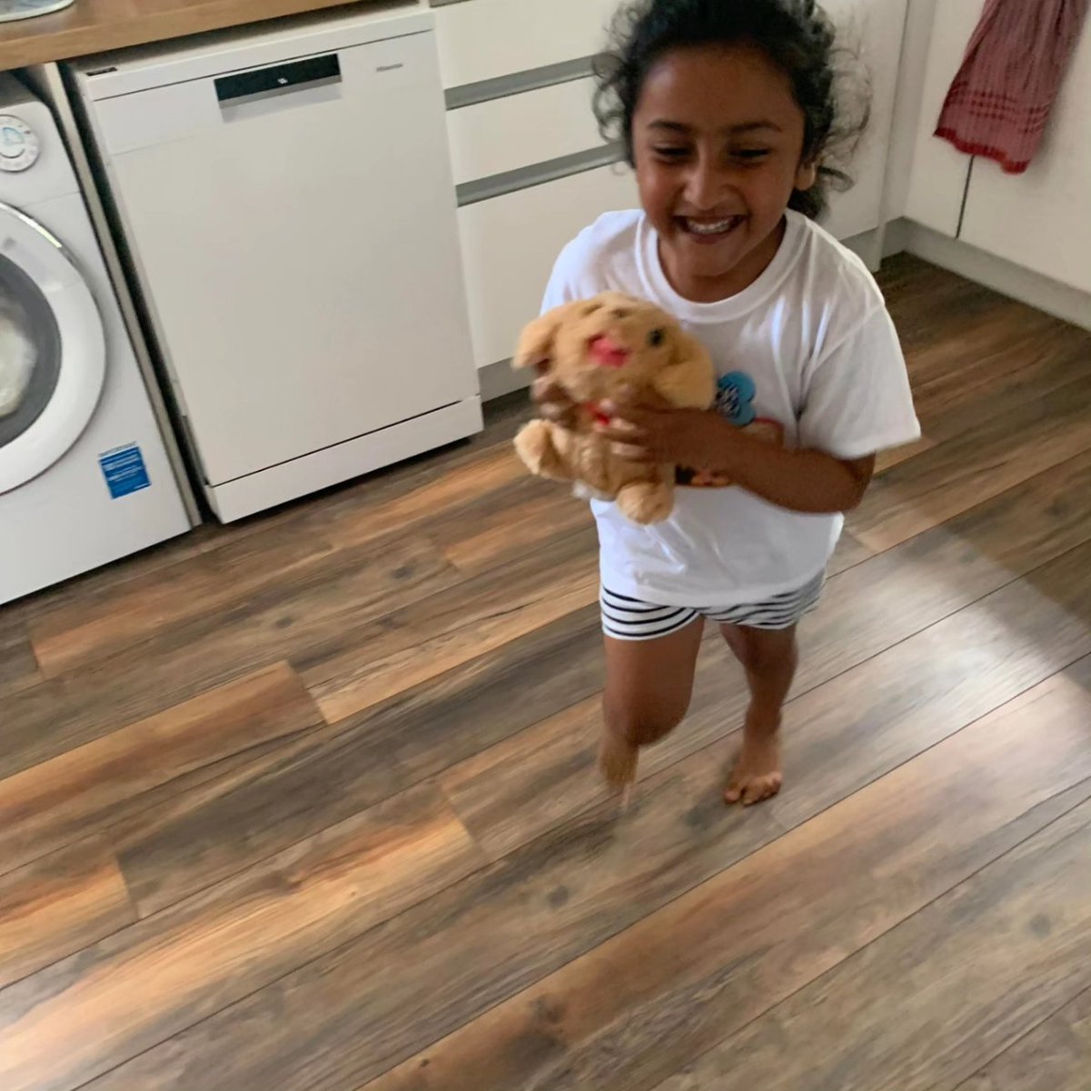agopeech's tweet photo. Running around the house cherring when her puppy was revealed #mypuppyshomeparties #gifted @ComeRound @MooseToys https://t.co/bzJqrJCaz0
