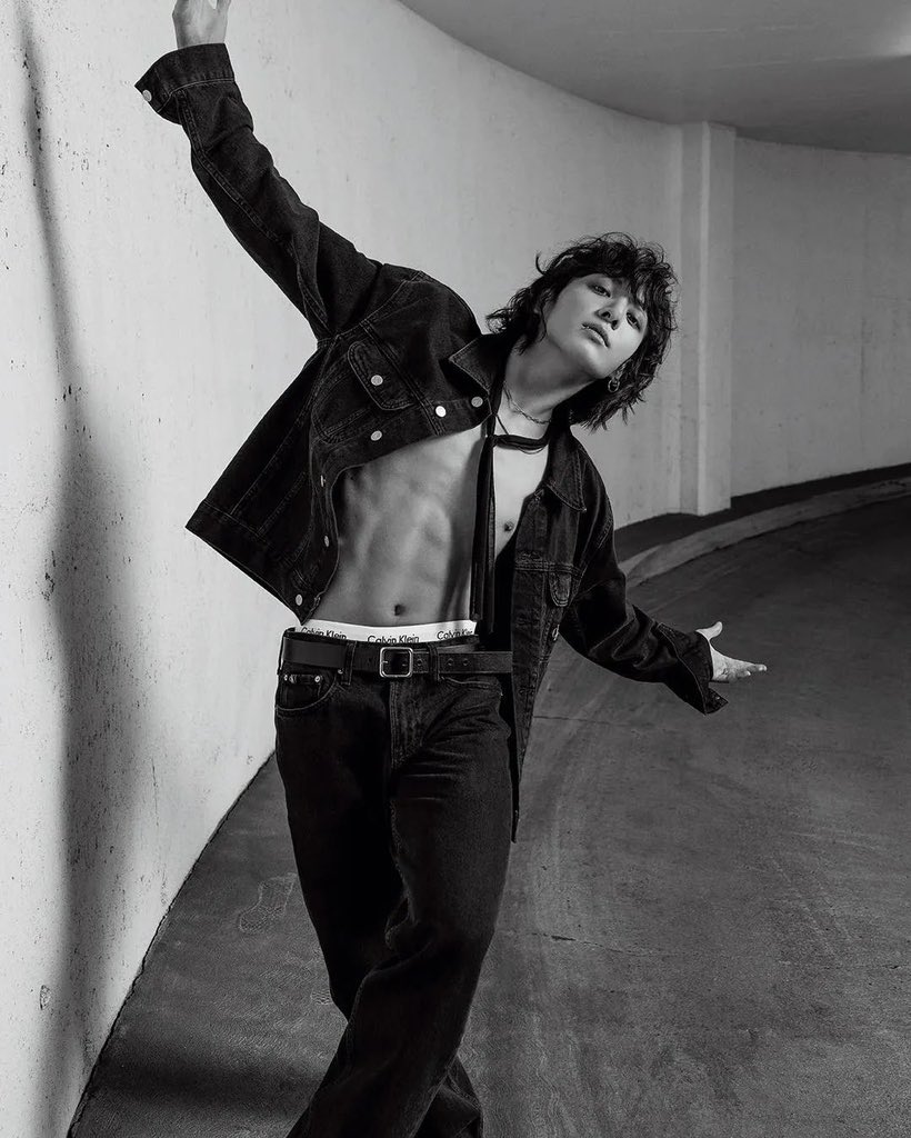 btschartsxdaily's tweet photo. #JungkookxCalvinKlein — Fall 2023 Campaign (1) https://t.co/Zp6A6ppDqc