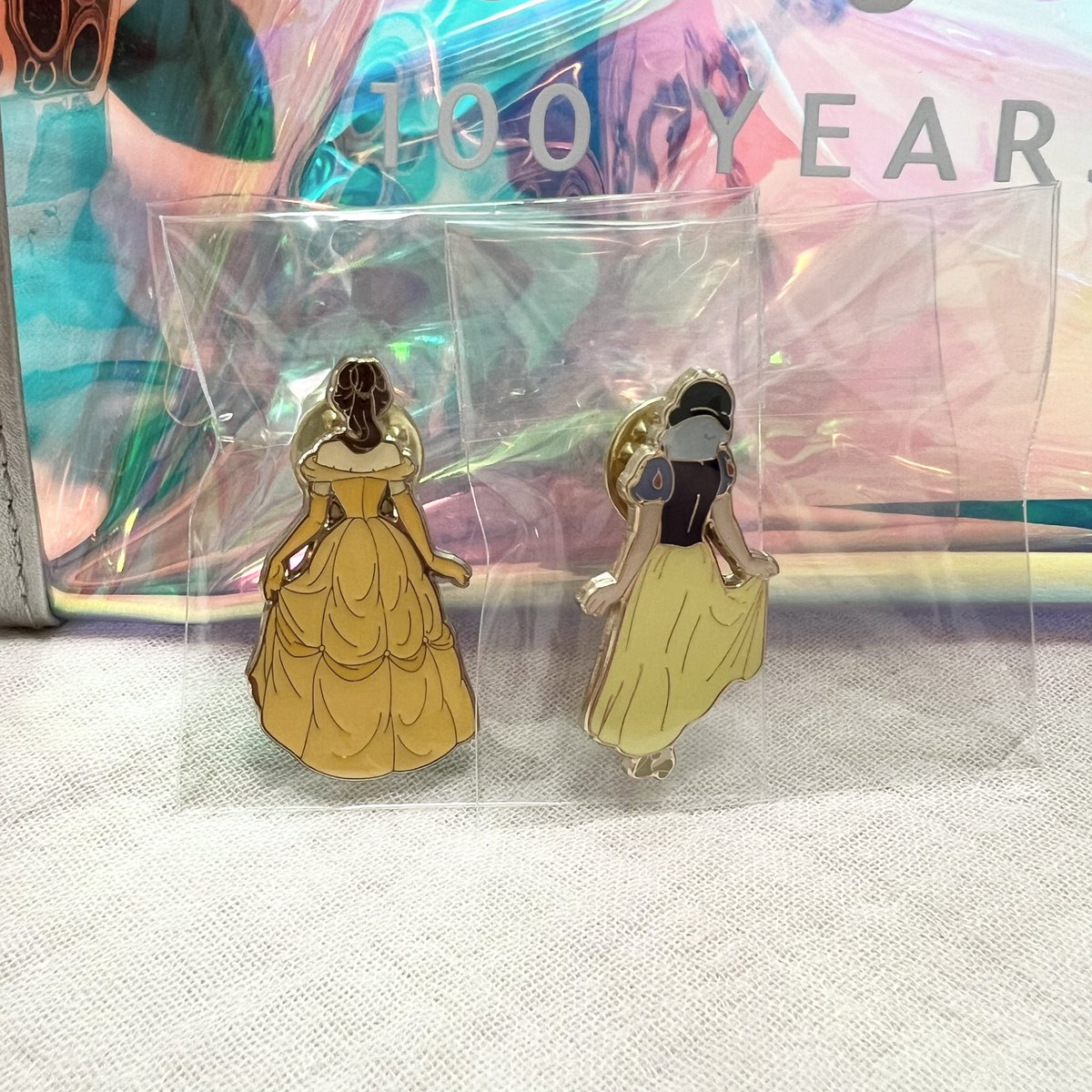srsw_rom's tweet photo. 【交換】
Disney100 BACK VIEW PINS

譲：ベル、白雪姫
求：シンデレラ、オーロラ

基本的に郵送ですが、横浜駅であれば手渡し可能です。

検索用・・・バックビューピンズ、ディズニー100 https://t.co/iaKEOPGy7G