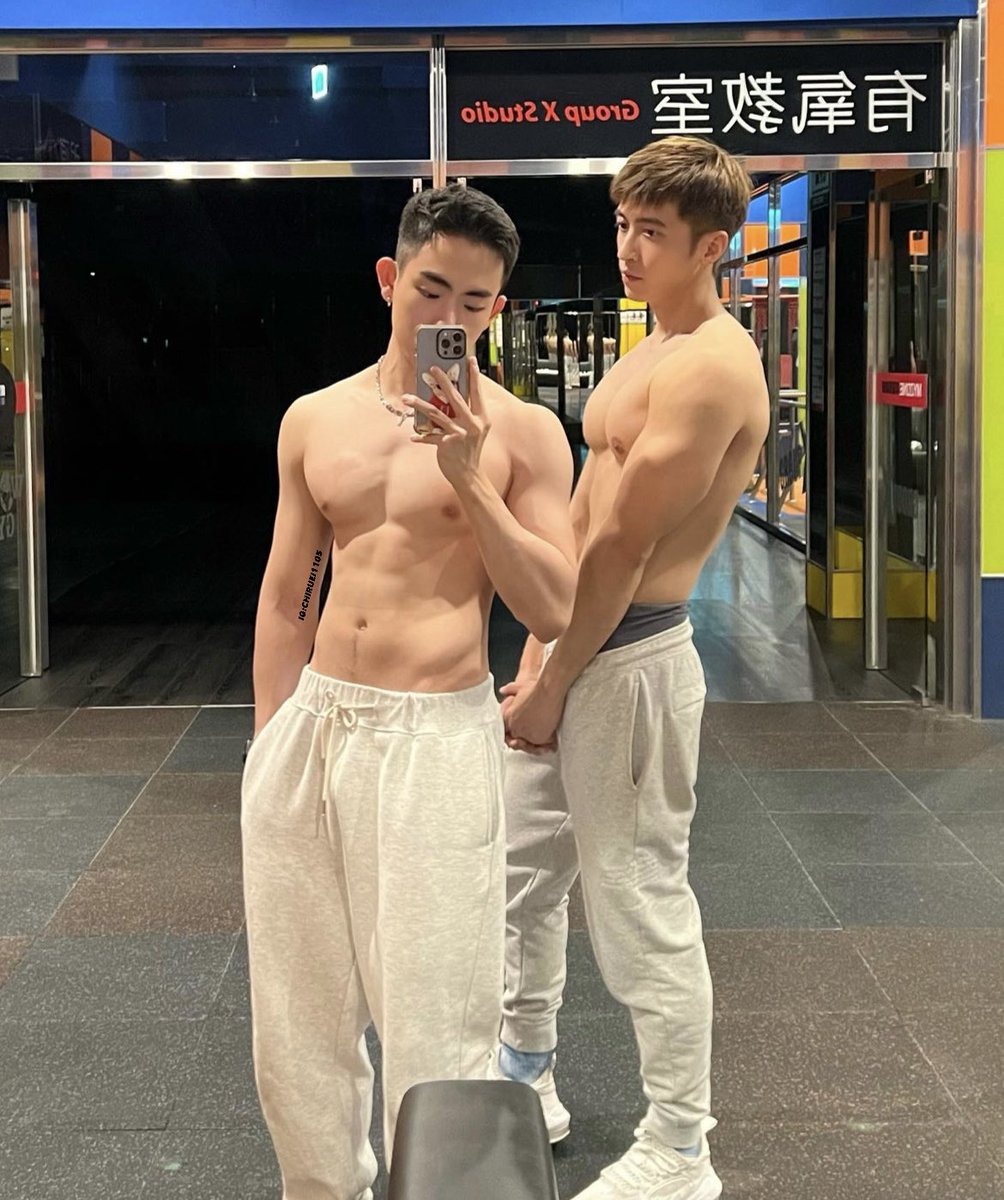 後面的偷擠奶這樣對嗎？