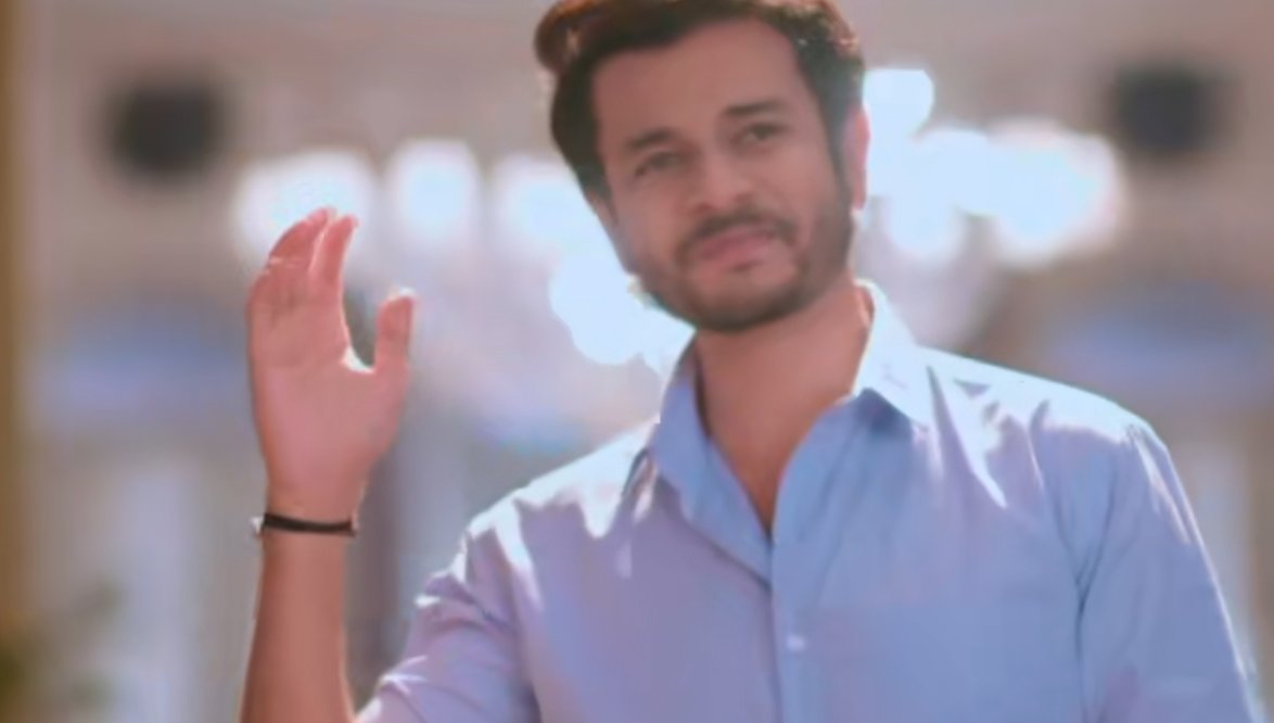 MaAn_beauties67's tweet photo. This is the anthr scene whr evry one is imagining him after his death and he is here thanking everyone for giving him so much love💔. #JaySony u made me cry😭 in the last scene of ur #Abinav's character.💔
So thought to I'd share this scene with my #Anupamaa fd
3/3
#Yrkkh https://t.co/vkpYjfgCBG
