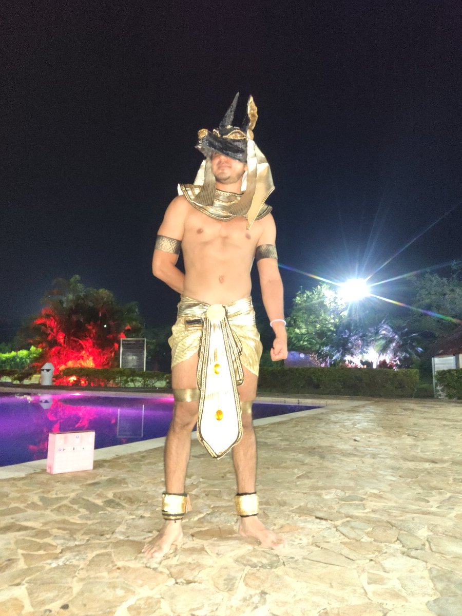 JhonAlexVidal's tweet photo. Se nos adelantó un poco halloween... Cumpleaños de mis Parceros https://t.co/LA4cuUmkE0