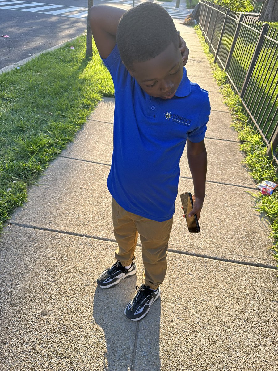 DeeLilSister's tweet photo. My 1St Grader 🥳🩵🥹 I’m super proud of you 🥺 #LLDAYDAY🕊️💔 https://t.co/zK0lkn3Esm
