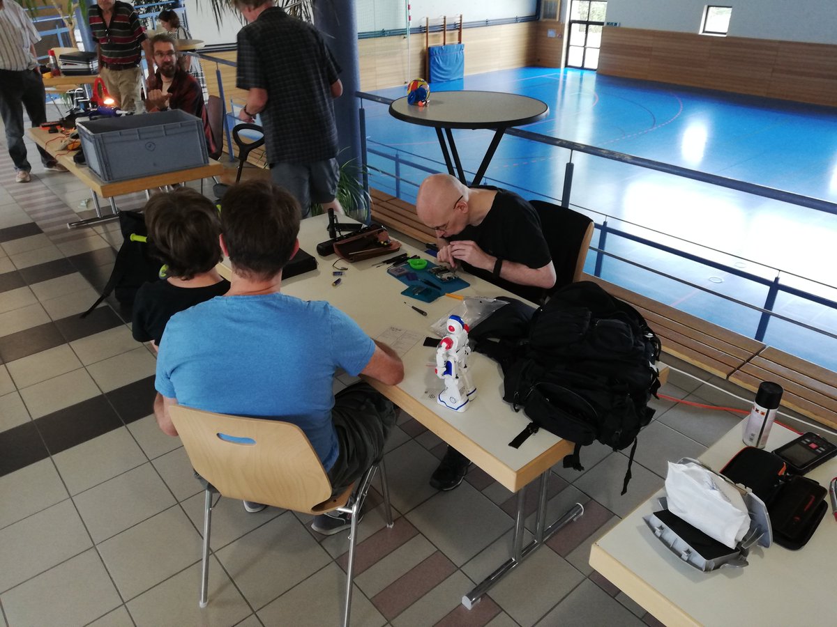 Repair Cafés im Natur- &amp; Geopark Mëllerdall👍🪛🔧

Beitrag: zenapa.de/2023/08/14/rep…

Foto: Repair Café (c) NGPM N.Mich

#LIFEproject #EUGreenDeal #ZENAPA #repaircafe #reparieren #reparierenstattwegwerfen #ressourcenschonend #saveresources <a href="/LIFEprogramme/">LIFE Programme</a> #lifeamplifiers