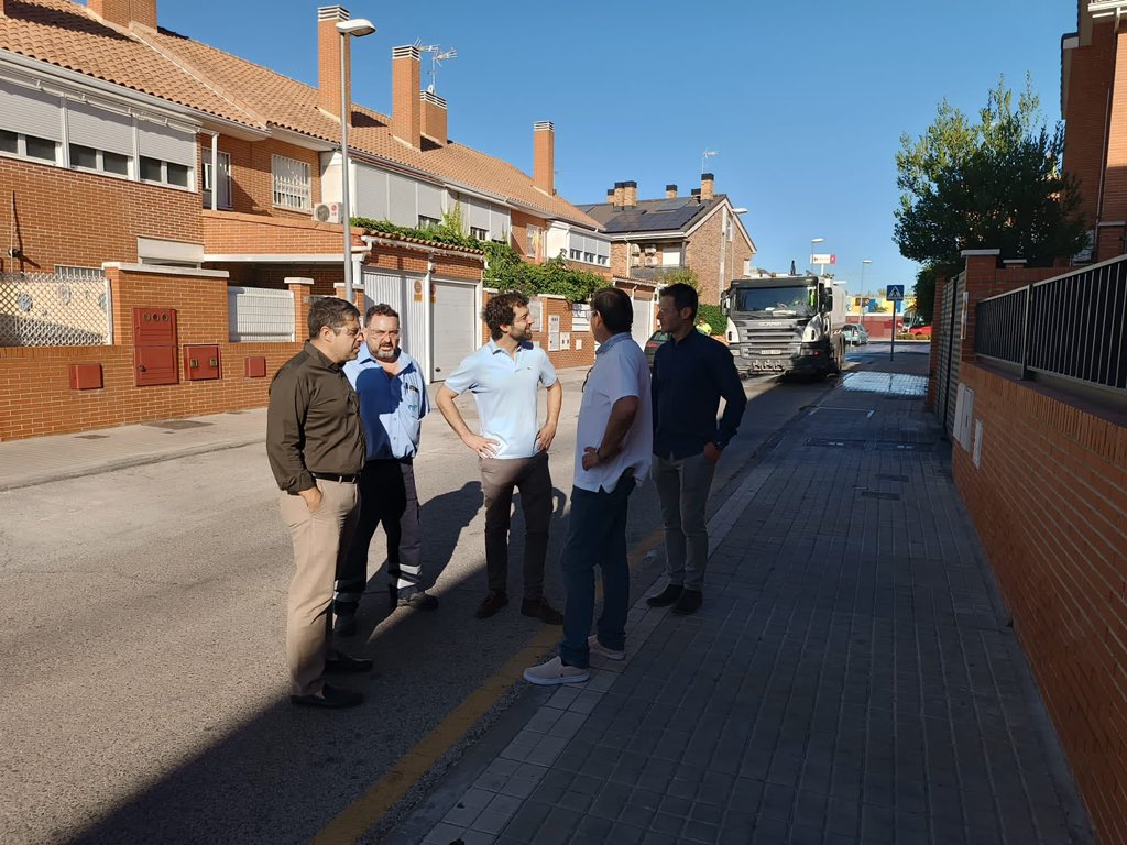 Debemos convertir las limpiezas de choque de los barrios en algo excepcional porque la norma sea que todo esté cuidado como merece #valdemoro,  pero nuestra ciudad debe recuperar el tiempo perdido y en ello nos vamos a empeñar.