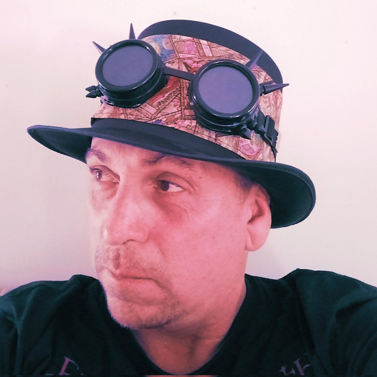 DanLewisDayle1's tweet photo. #NewProfilePic https://t.co/8YSqt4SwmF