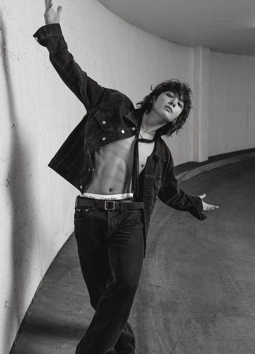 homeisjungkook's tweet photo. new job role: kissing his waist, easing his mind https://t.co/ckuWOS9S6r