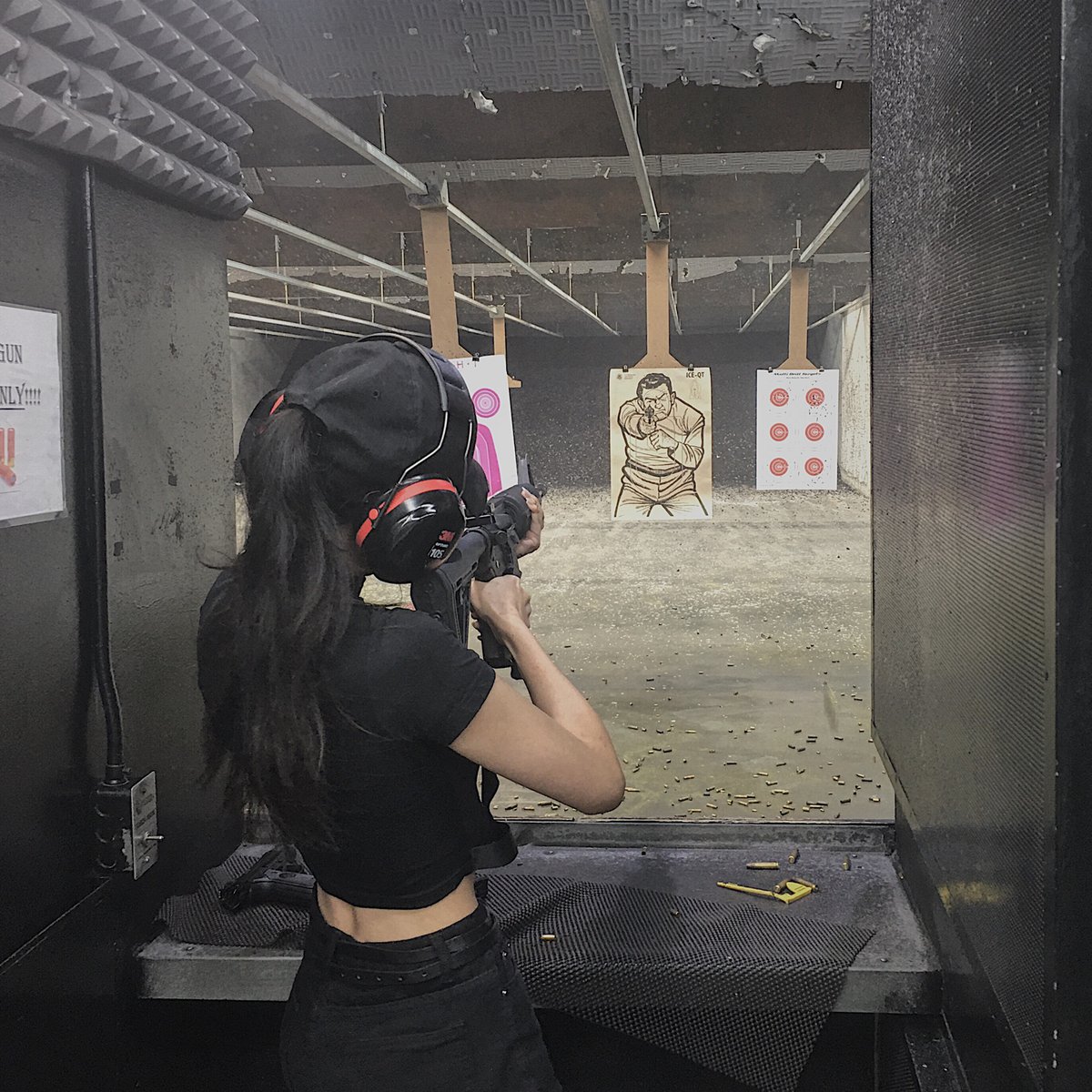 ffkdddkd's tweet photo. Feel the thrill of firing guns as I take aim and shoot https://t.co/Bl6tx4l9e1