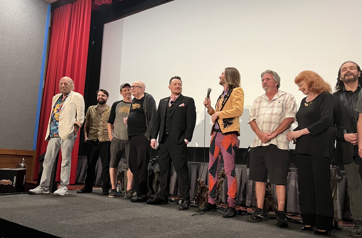 bobhawkdoc's tweet image. The ‘Shooting Clerks’ team — with Bob Hawk — taking the stage at SmodCastle yesterday