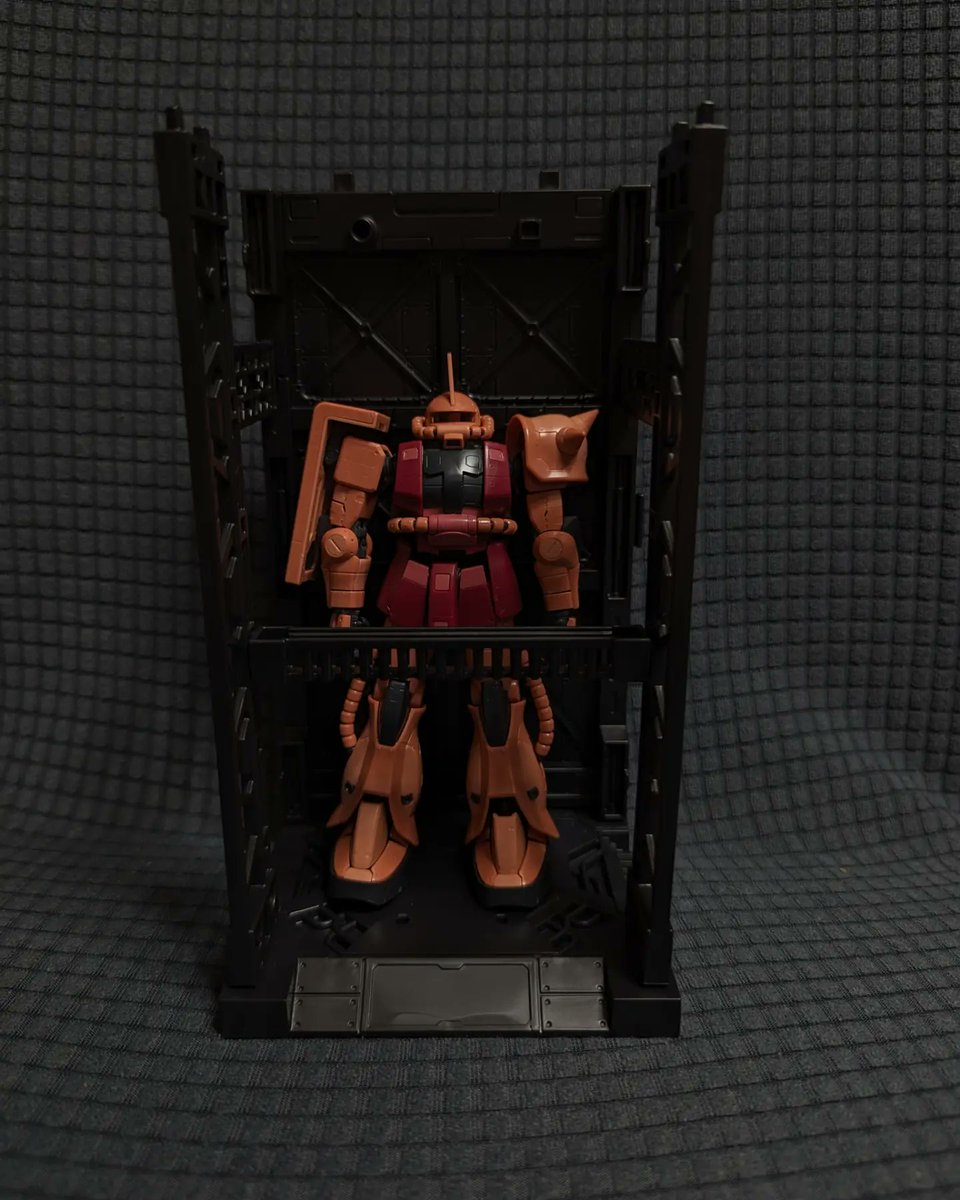 junermac's tweet photo. セリアの連結ディスプレイベース買ってみた。
GFRAMEなら余裕で入る
1/144のRG HGがちょうどいい
1/100のMGなら2個連結してちょっときついぐらい
#セリア
#seria
#ガンプラ
#ブルーディスティニー
#シャア専用ザク
#シャアザク
#連結ディスプレイベース
#displaybase https://t.co/zvFVwa0mDu