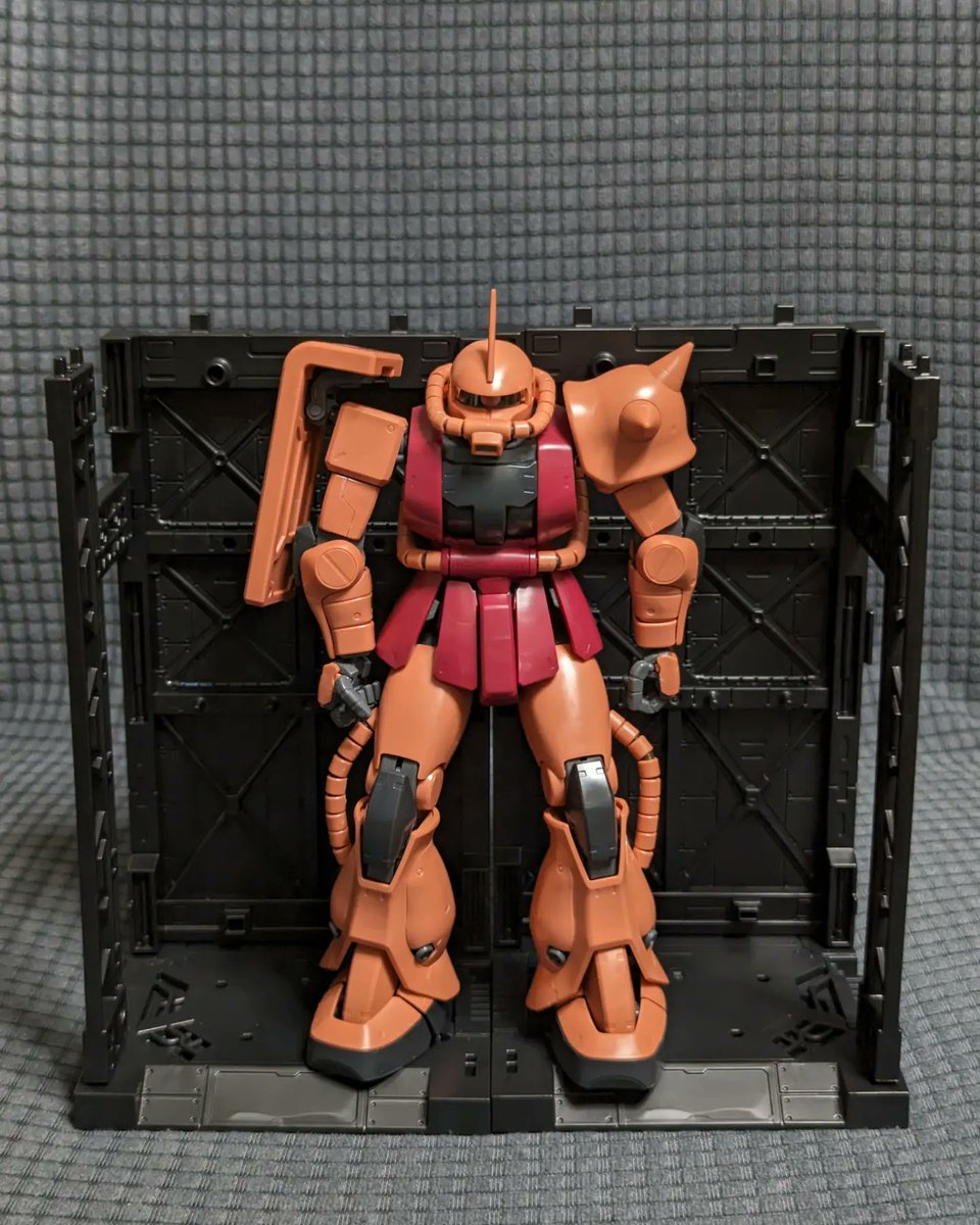 junermac's tweet photo. セリアの連結ディスプレイベース買ってみた。
GFRAMEなら余裕で入る
1/144のRG HGがちょうどいい
1/100のMGなら2個連結してちょっときついぐらい
#セリア
#seria
#ガンプラ
#ブルーディスティニー
#シャア専用ザク
#シャアザク
#連結ディスプレイベース
#displaybase https://t.co/zvFVwa0mDu